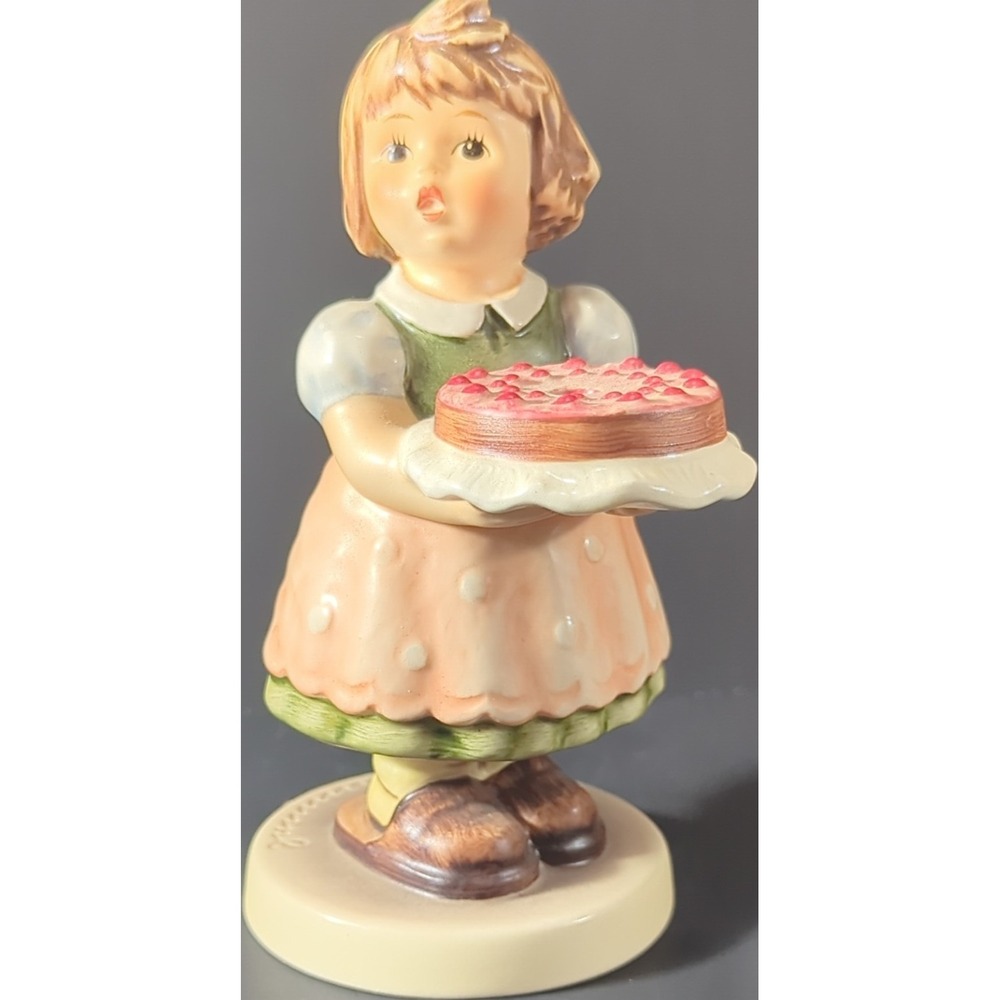 Goebel M.I. Hummel Collectors' Club Special Edition No. 10 Birthday Candle 1983